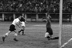 Kuva: Englanti tekee maalin maaottelussa Suomea vastaa. YLE kuvanauha.