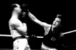 Kuva: Harry Siljander ottelee Walter Fahrenbergia vastaan. YLE kuvanauha.