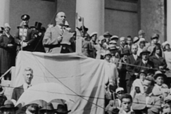 Kuva: Talonpoikaismarssin p��puhuja oli lapualaisjohtaja Vihtori Kosola. YLE kuvanauha.