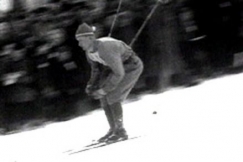 Kuva: Miesten pikamatkan kilpailu Salpaussel�ll� vuonna 1950. YLE kuvanauha.