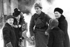 Kuva: Suomalaisia lapsia 
l�hetet��n evakkoon.
(1939)
Eino Nurmi