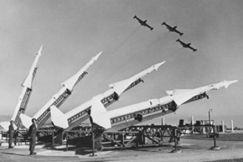 Kuva: Yhdysvaltojen Nike-Ajax it-ohjukset, jotka olivat k�yt�ss� 1960-luvulla. YLEn arkisto.