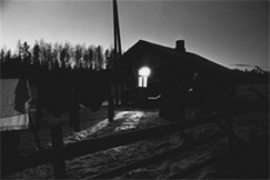 Kuva: Pienviljelij�n m�kki iltah�m�r�ss�.
(1960-luku)
Kalle Kultala.