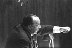 Kuva: SMP:n kansanedustaja Veikko Vennamo puhuu eduskunnassa.
(1974)
Kalle Kultala