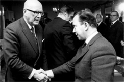 Kuva: Presidentti Urho kekkonen ja
SKDL:n puheenjohtaja Ele Alenius.
(1970-luku)
Pressfoto
