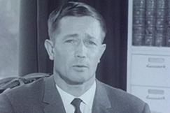 Kuva: Lehtori Pentti Salmelin Tampereen Yliopistosta kertoo toimittajatutkinnosta. YLE kuvanauha.