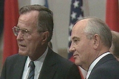 Kuva: Suurvaltajohtajat George Bush ja Mihail Gorbatshov Helsingiss� 1990. YLE kuvanauha.