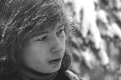 Kuva: Nuori imppaajapoika kertoo el�m�st��n. YLE kuvanauha. 