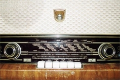 Kuva: Radiovastaanotin
1960-luvulta.
(2005)
Eila Haikarainen