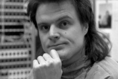 Kuva: Pelle Miljoona Yleisradion ��nitysstudiossa
(1980-luku)
Pentti Palmu