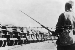 Kuva: Toinen maailmansota. Panssariajoneuvoja matkalla Neuvostoliittoon Persian kautta. 
(1942) Wide World Photos.