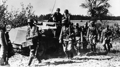 Kuva: Toinen maailmansota. Operaatio Barbarossa. Saksan armeijan hy�kk�ys Neuvostoliittoon. It�rintama. Armeijan etujoukkoja ja panssariauto Puolan rintamalla.Presse Bild Zentrale.