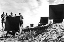 Kuva: Aunuksen radio. 
Propagandal�hetyksiin k�ytettyj� 
kova��nisi� rintamalla. 
(1941-1944)
Eino Nurmi