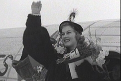 Kuva: Armi kuusela l�hd�ss� Manilaan. YLE kuvanauha. 