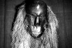 Kuva: Naamio eksoottisen ja primitiivisen taiteen n�yttelyst�. (1954) YLE kuvanauha.