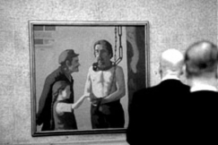 Kuva: Presidentti Urho Kekkonen tutustuu Juho Rissasen maalaukseen 