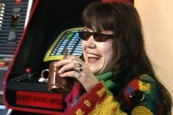 Kuva: Kirjailija Rosa Liksomia naurattaa. (1987) YLE kuvanauha.