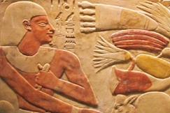 Kuva: Muinaisen Egyptin taidetta: Mentuwoserin steela XII dynastian ajalta, n. 1955 eKr. Kuval�hde: Metropolitan Museum of Art, New York. (2005) Tuula Rajavaara. 