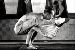 Kuva: Notkeustaiteilija Ten Belkier. (1947) YLE kuvanauha.