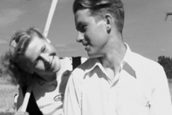 Kuva: Niittotanhu kuului elonkorjuujuhlien ohjelmaan. YLE kuvanauha.