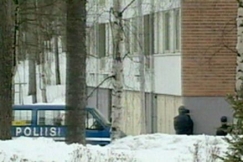 Kuva: Poliisiauto lahtelaisen kerrostalon edess�. YLE kuvanauha.