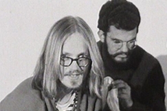 Kuva: Mattijuhani Koponen (vas). (1969) YLE kuvanauha.