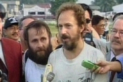 Kuva: Seppo Fr�nti ja Risto Vahanen vapautumisp�iv�n��n. YLE kuvanauha.