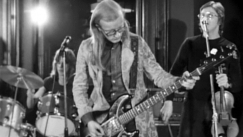 Kuva: Juice Leskinen & Coitus Int Tampereen yo-talolla (1974). Yle kuvanauha.