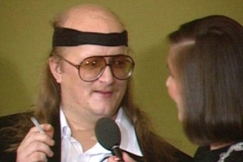 Kuva: Juice Leskinen haastattelussa. YLE kuvanauha.