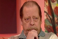 Kuva: N�yttelij� Esko Nikkari. (2001) YLE kuvanauha.