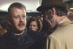 Bild: Holger diskuterar v�der och vind med meteorolg Juha F�hr, YLE 1992