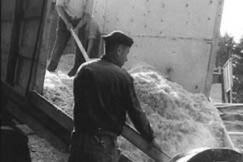 Kuva: Rakentajia ty�ss��n. (1953) YLE kuvanauha.