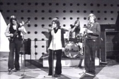 Kuva: Haikara-yhtye esiintyy. (1972) YLE kuvanauha.