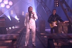 Kuva: Danny ja Jorma K��ri�inen. (2001) YLE kuvanauha.