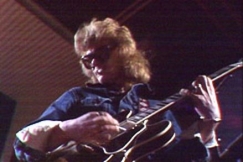 Kuva: Kitaristi Albert J�rvinen. (1974) YLE kuvanauha.