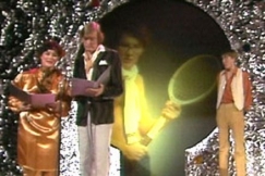 Kuva: Rea Mauranen ja Paavo Piskonen juontavat Suomen Cliff Honda -kilpailua. (1979) YLE kuvanauha.