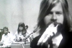 Kuva: Tasavallan Presidentti esiintyy. (1974) YLE kuvanauha.