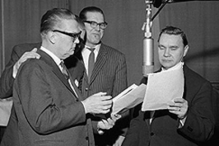 Kuva: Teijo Joutseno, Reino Helismaa ja Auvo Nuotio Laiska-Lassi-kuunnelman teossa. Ruth Tr�skman 21.3.1961.