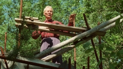 Kuva: Johan Venninen rakennust�iss��n. (1997) YLE Kuvapalvelu.