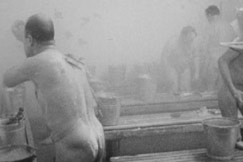 Kuva: Kylpij�it� miesten saunassa Vallilassa. (1976) YLE kuvanauha.
