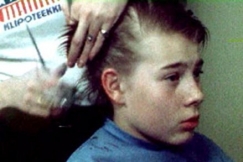 Kuva: Poika parturissa. (1978) YLE kuvanauha.