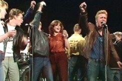 Kuva: Maukka ja Nahkatakit esiintym�ss�. (1978) YLE kuvanauha.