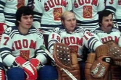 Kuva: Suomen j��kiekkomaajoukkue ryhm�kuvassa. (1976) YLE kuvanauha.