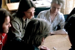 Kuva: Ty�tt�mi� nuoria savonlinnalaisesssa baarissa. (1978) YLE kuvanauha.