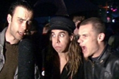 Kuva: RHCP haastateltavana Provinssirockissa 1988. YLE kuvanauha.