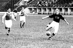 Kuva: Jalkapallo-ottelu KIF-Ilves-Kissat Olympiastadionilla. (1951) YLE kuvanauha.