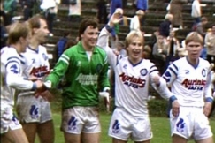 Kuva: Kuusysi juhlii voittoa ottelussa TPS:�� vastaan. (1984) YLE kuvanauha.