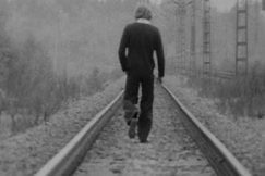 Kuva: Siirtoty�l�iseksi etel�n parakkikyliin � se oli monen  kohtalona 70-luvulla. (1974) YLE kuvanauha. 