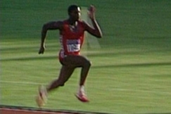 Kuva: Pituushypyn maailmanmestari Carl Lewis. (1983) YLE kuvanauha.