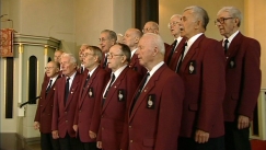 Kuva: Espoon veteraanikuoron laulajia 2002. YLE kuvanauha.